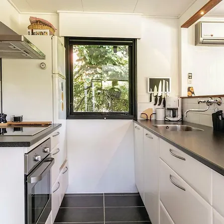 펜션 3 Bedroom Cozy In